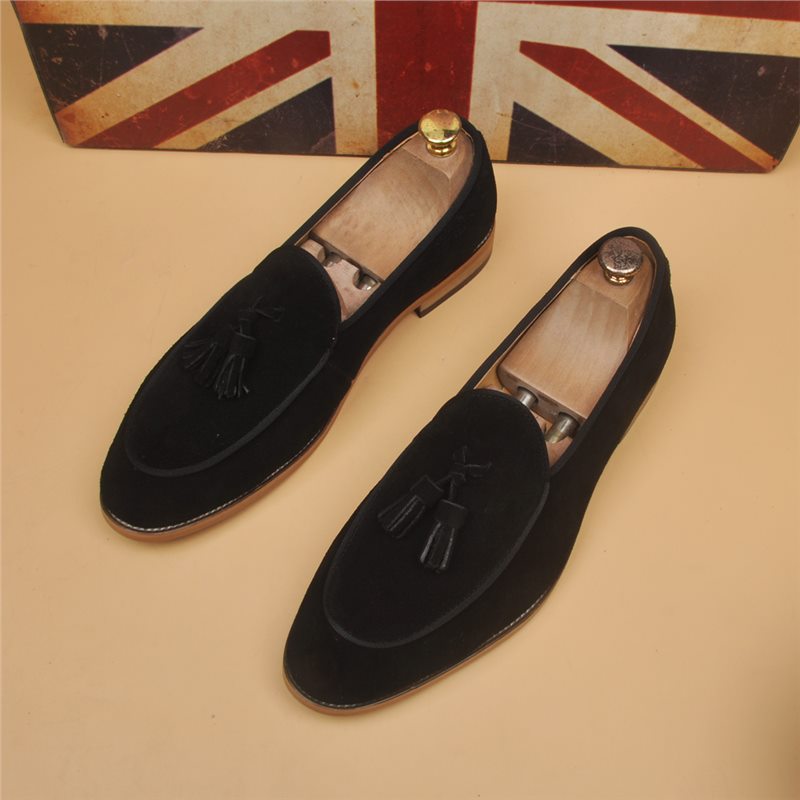 Breathable Mens Slip-on Loafers With A Pointed Toe In A Classic British Style