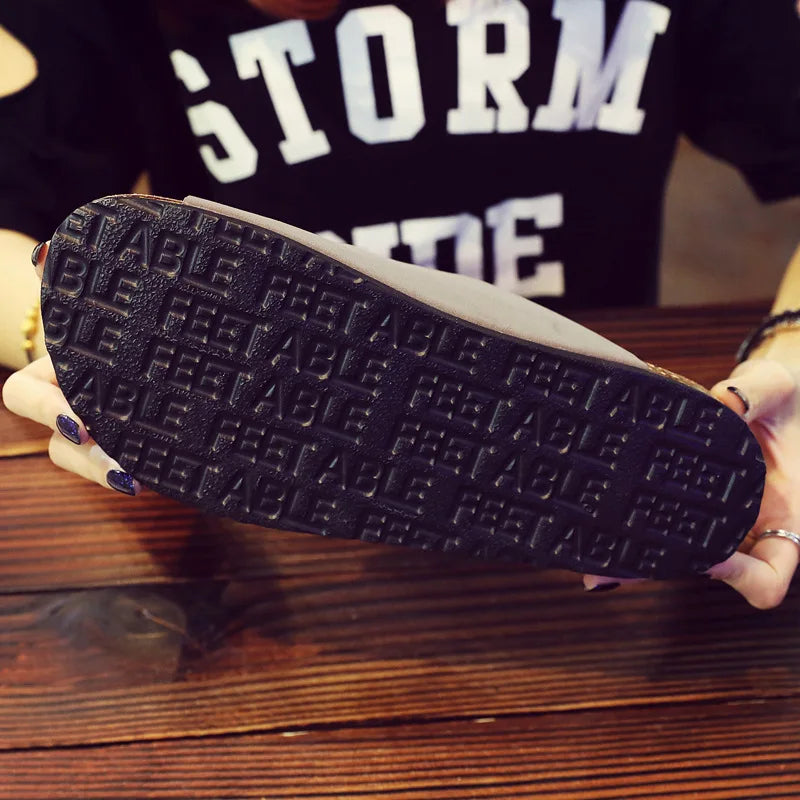 صنادل نسائية من الجلد بإبزيم شباشب من الفلين الناعم بإبزيمين للسيدات