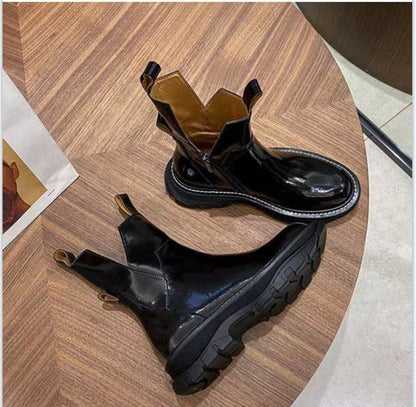 أحذية نسائية جلدية حاصلة على براءة اختراع